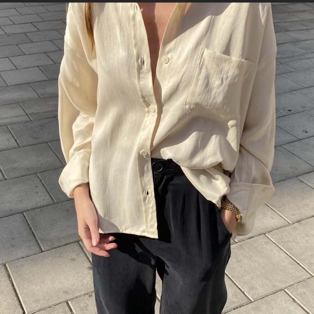 Djerf Avenue On the Go Shirt, Oyster, Small